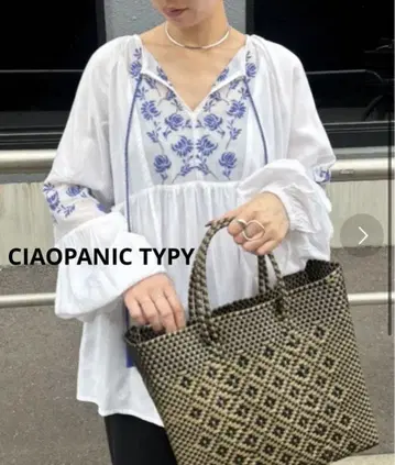 택 포함 미사용 새상품 CIAOPANIC TYPY 플라워 자수 블라우스