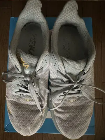 HOKA 화이트 러닝화 25.5cm