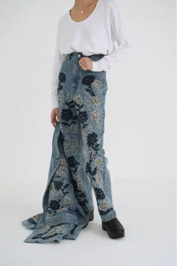 CLANE 클라네 FLOWER EMBROIDERY PANTS 데님 팬츠