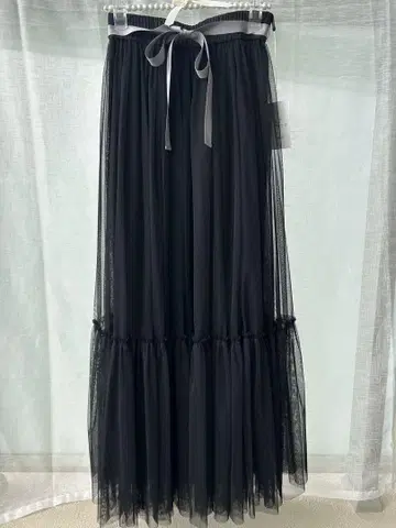 이데알루체 플레어 스커트 블랙