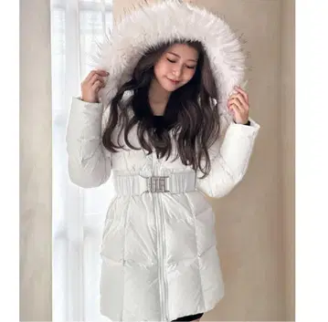 gyda 롱 다운 코트 퍼 제이다 화이트 벨트 없음