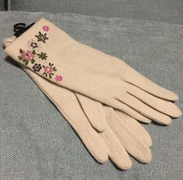 시빌라 캐시미어 혼합 꽃무늬 자수 크림색 그로브