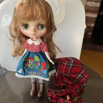 미디 브라이스 빨간 망토 인형 본체