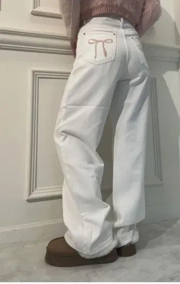 MORE self LOVE 모어셀프러브 자수 리본 포켓 데님 팬츠