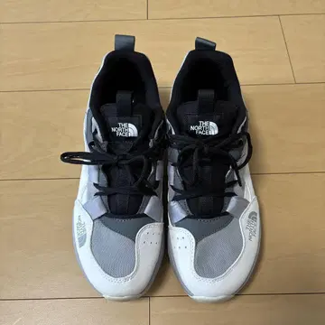 THE NORTH FACE 스니커즈 화이트/그레이/블랙 27cm
