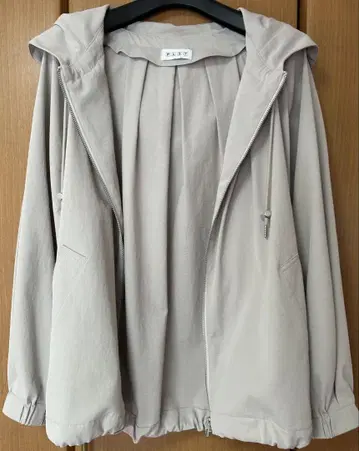 PLST 후드 부착 베이지 점퍼