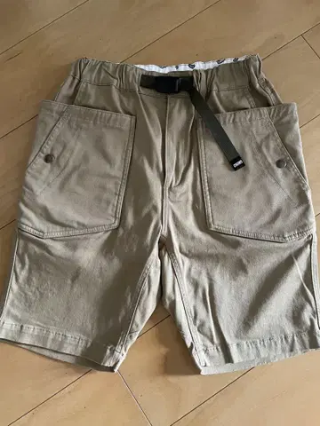 CHUMS 베이지 숏팬츠