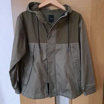 새상품급 뮤닉 MuNich 후드 부착 마운틴 후드티 카키