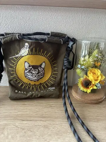 BALL AND CHAIN 숄더백 고양이와 새 자수