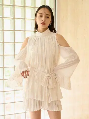 SNIDEL (스나이델) 콜드 숄더 셋업