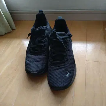 Puma 블랙 스니커즈