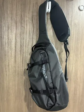 파타고니아 아톰 슬링 8L 블랙