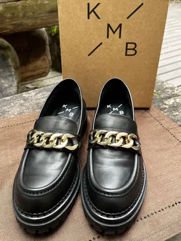 새상품급 KMB 블랙 체인 로퍼 통굽 로퍼 탱크 밑창