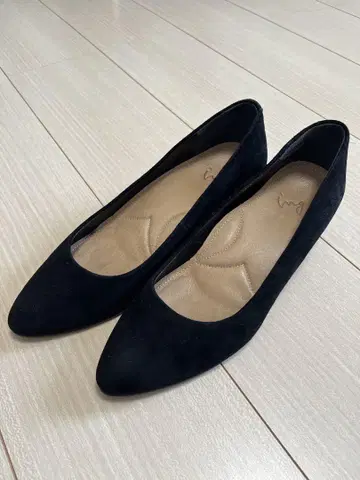 [ ing ] 블랙 스웨이드 펌프스