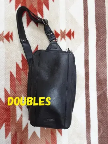 새상품급 DOUBLES 다브레스 오사카 HARVEST 바디백 블랙
