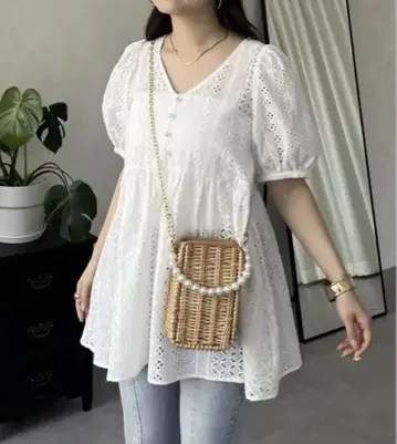 프로즈 베일 코튼 레이스 V넥 페플럼 블라우스