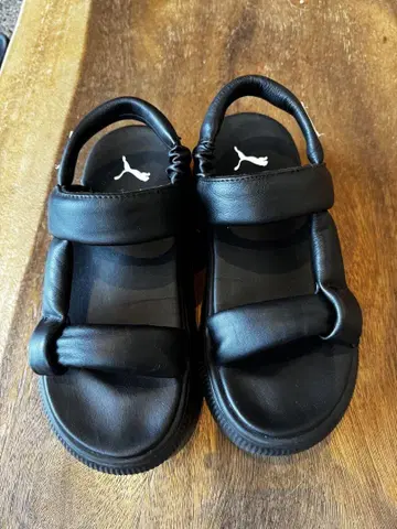 PUMA 블랙 샌들