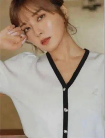 LAVANDA 펄 버튼 니트탑 화이트 프리 사이즈