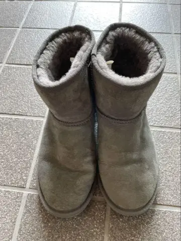 BEARPAW 그레이 어그 부츠