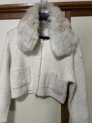 ZARA 퍼 달린 아이보리 크롭 가디건