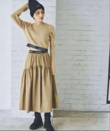 LAVANDA 로고 테이프 퍼프 슬리브 니트 베이지 프리 사이즈