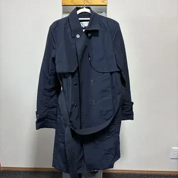네이비 트렌치코트