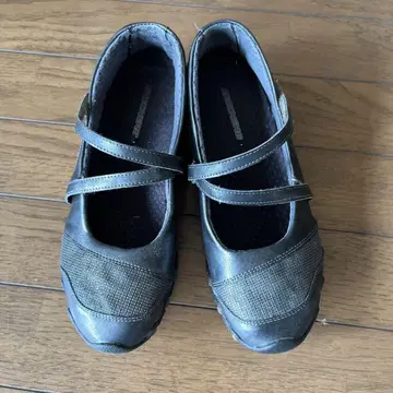 SKECHERS 블랙 플랫슈즈