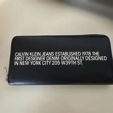 Calvin Klein Jeans 지퍼식 장지갑