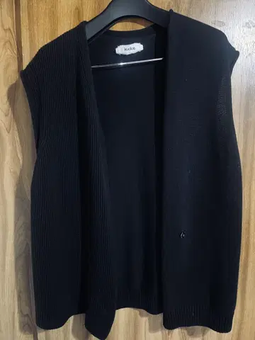 KUDOS 블랙 베스트 2 사이즈