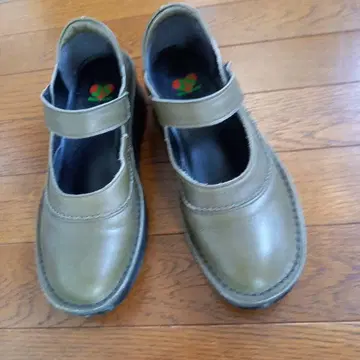 JS 하트라벨 스트랩 컴포트 슈즈 23.5cm 3E