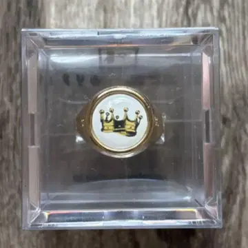 TOY RING 'CROWN' WHITE pointless journey