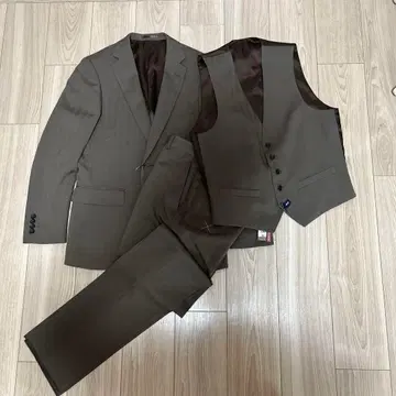 가격 인하 이유 있음 쓰리피스 다크 베이지 슬림 수트