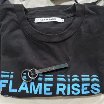 르세라핌 FLAME RISES 티셔츠 키링 XL