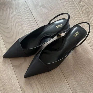 ZARA 블랙 뮬 35