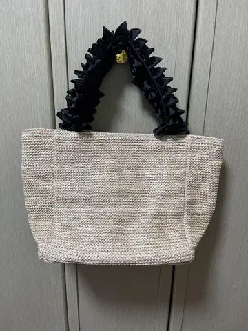 스타일 온 백 프릴 핸들 바스켓백 토트백