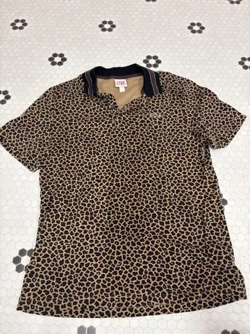 LACOSTE 레오파드 무늬 피케 셔츠