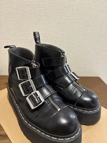 UK5 Dr.Martens AGYNESS DEYN 아기네스 딘 콜라보
