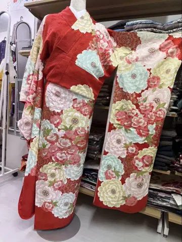 중고품 교육용 실 포함 빨간색 꽃무늬 후리소데 순수 실크