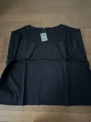 프릭스스토어 WEB 한정판 반팔 바스크 T셔츠 블랙