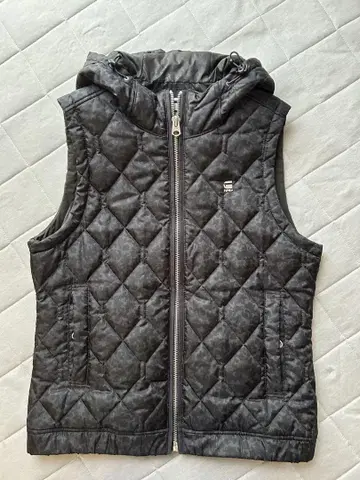 G -STAR RAW 블랙 퀼팅 후드 부착 베스트