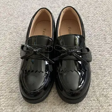 블랙 프린지 리본 로퍼