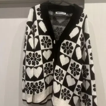 ZARA 하트 꽃무늬 가디건 M 사이즈