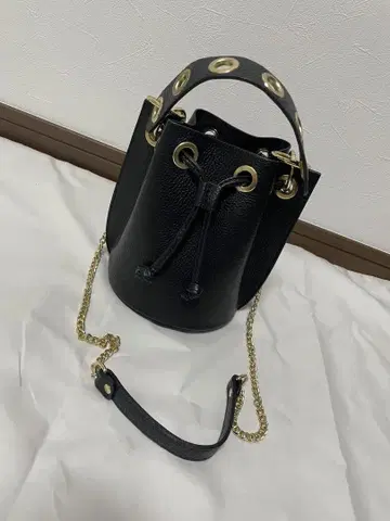 [새상품급] 블랙 가죽 버킷 백 골드 금장 장식 포함
