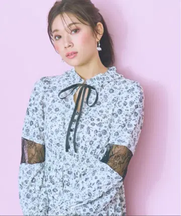 흐릿한 장미 무늬 레이스 절개 원피스