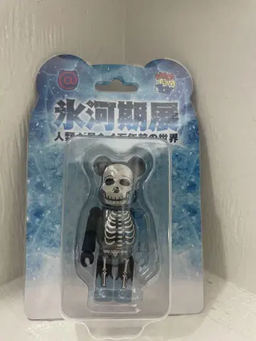 BE@RBRICK 베어브릭 100% 빙하기전 혜택 스켈레톤