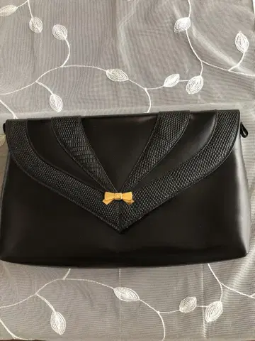 보타이 장식이 있는 NINA RICCI 블랙 클러치백