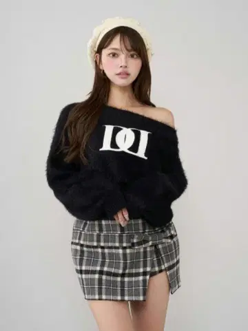 다리치 DD 로고 원숄더 니트탑