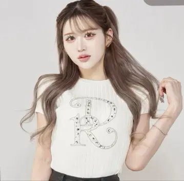 컨디션 최상 Darich 다리치 DR 비쥬 리브 니트탑 WHT