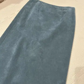 뷰티앤유스 페이크 스웨이드 슬릿 타이 스커트