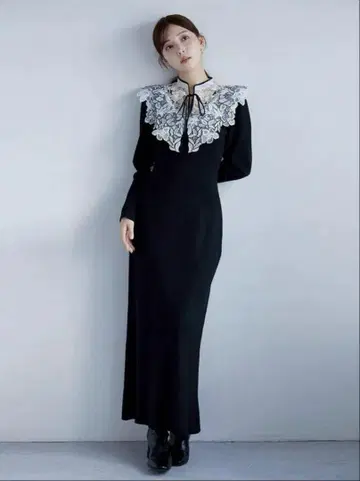 SNIDEL 자수 칼라 도킹 원피스